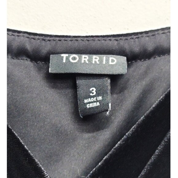 NEW Torrid 3 Black Mini Velvet Cold Shoulder Surplice Dress 3X 22 24 - Picture 7 of 10